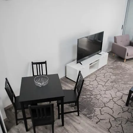 Amazing Maisonette Next To Harbour Of Cy דירה