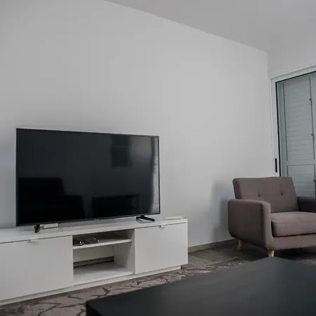 Amazing Maisonette Next To Harbour Of Cy דירה *